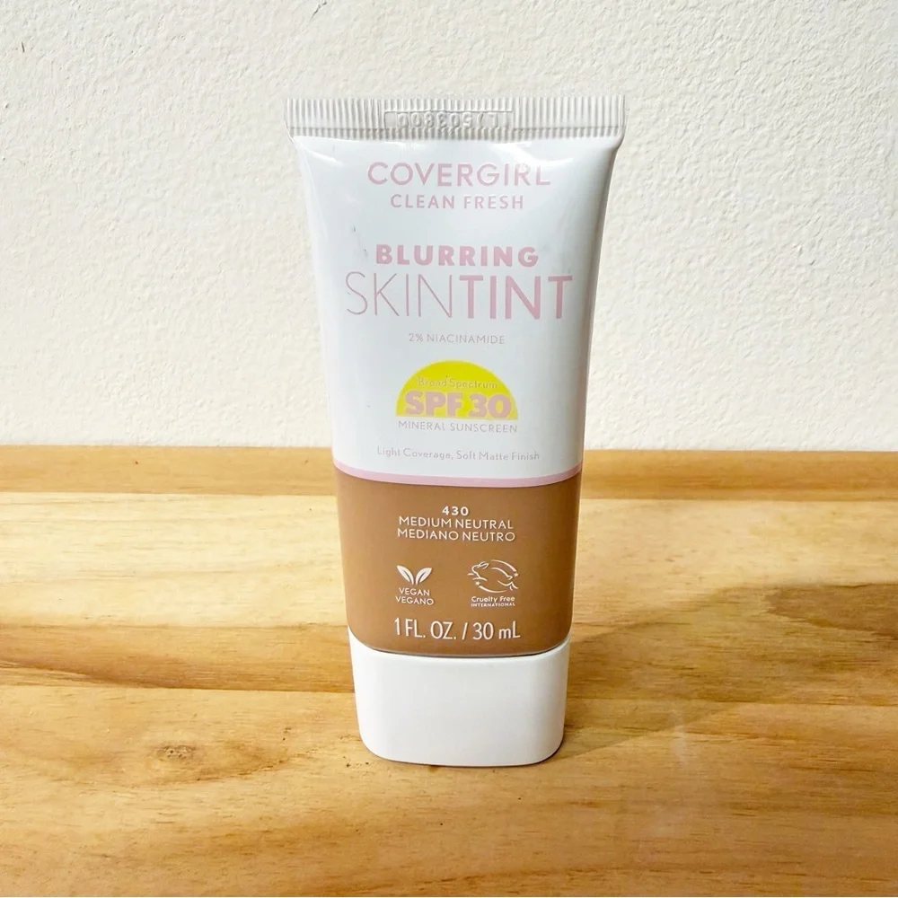 New! COVERGIRL Clean Fresh Blurring Skin Tint SPF 30 Color 430